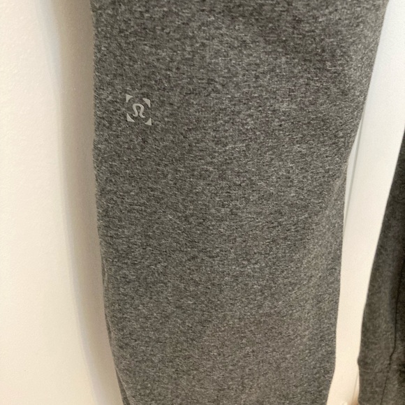 Lululemon Joggers size small - Picture 4 of 6